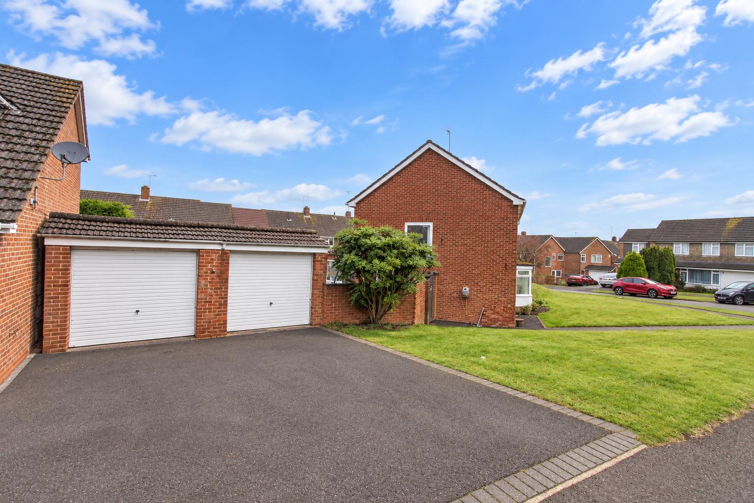 Foxcombe Drive, Tilehurst, Reading